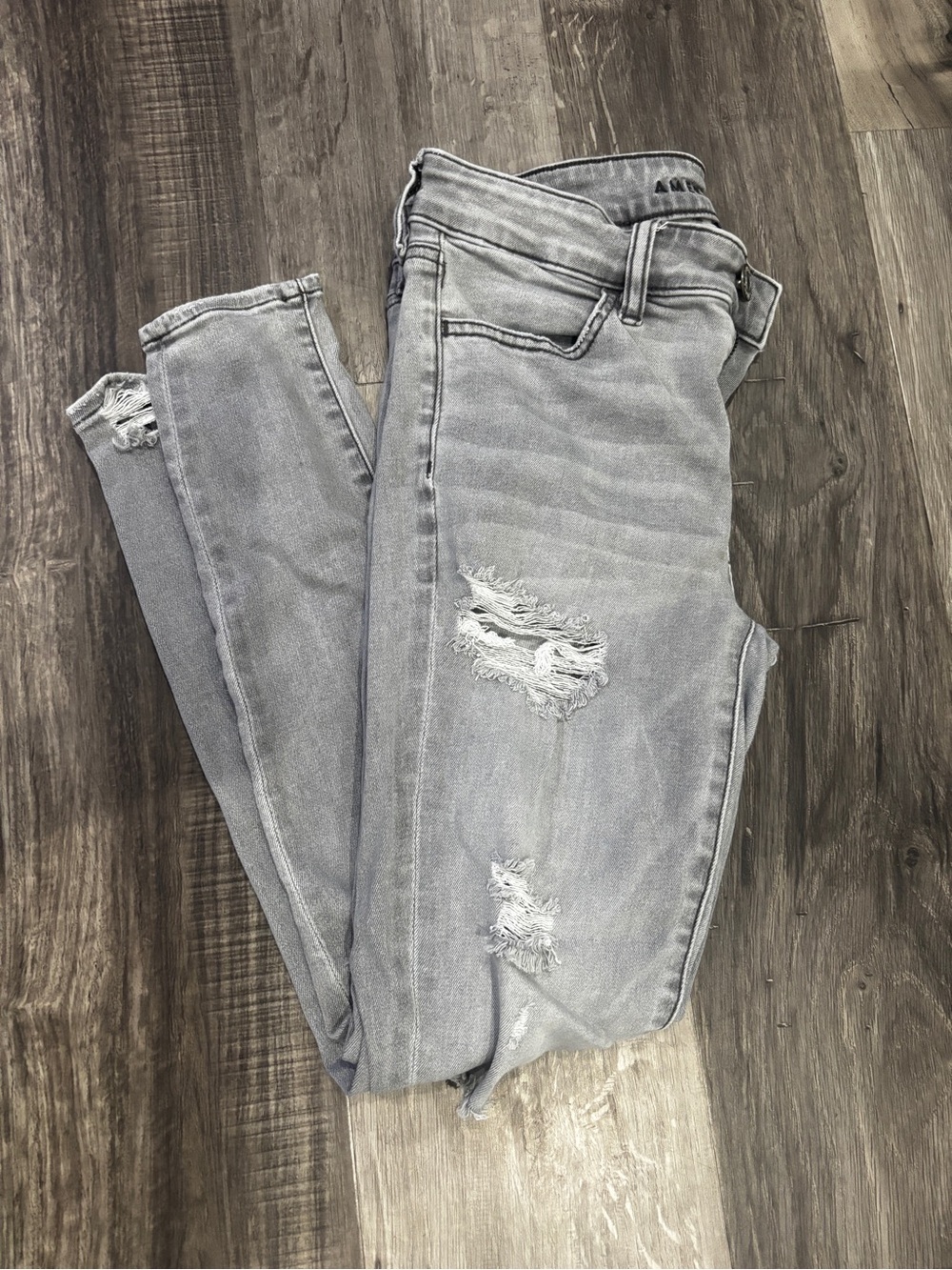 American Eagle Outfitters Light Gray Distressed Skinny Jeans size 6 short